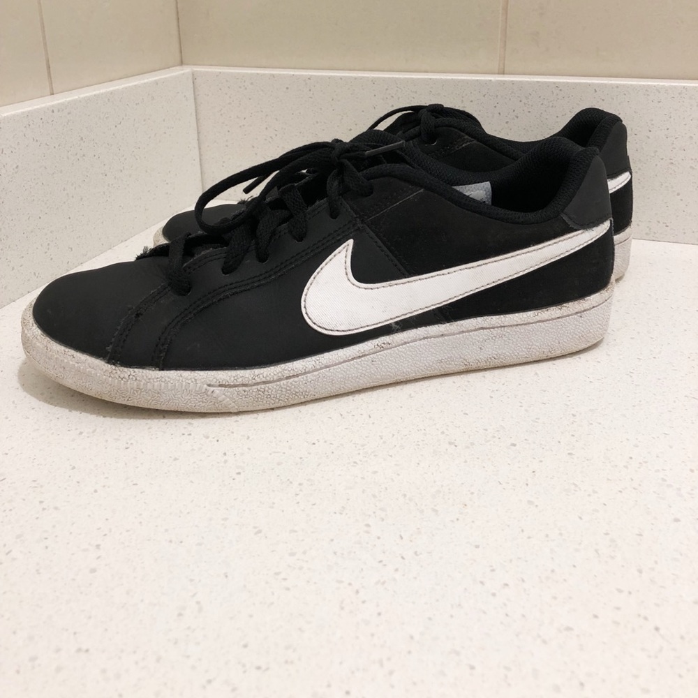 Nike Court Royale s Size 9!!